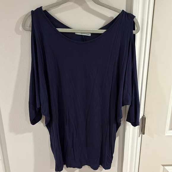 Emma’s Closet navy cold shoulder top - Picture 3 of 3